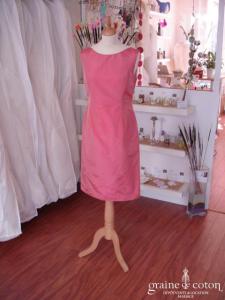 Création - Robe courte en taffetas rose foncé (non stocké en boutique, essayage sur demande)