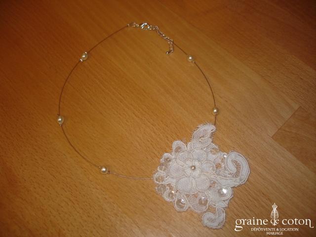 Au fil perlé - Tour du cou (collier) Suzy avec dentelle et perles