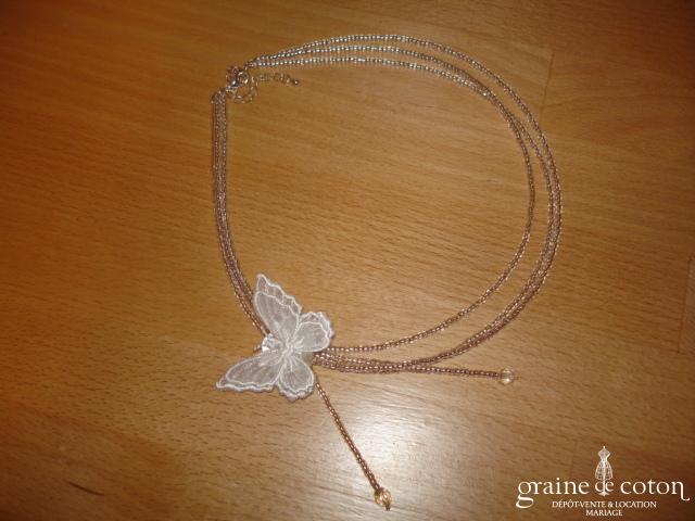 Au fil perlé - Tour du cou (collier) Alona perlée avec papillon et perles de rocaille argentées