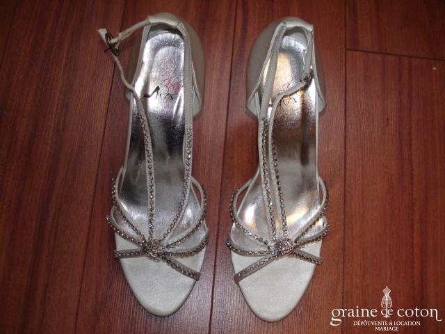Ilona Rose - Sandales compensées (chaussures) en satin ivoire MC023