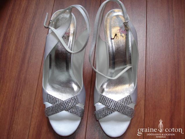 Ilona Rose - Sandales (chaussures) en satin ivoire MA011