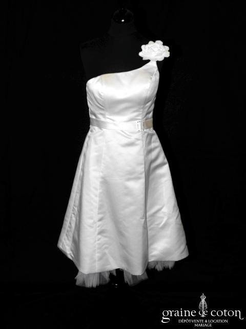 Light in the box - Robe courte en satin ivoire clair avec bretelle asymétrique