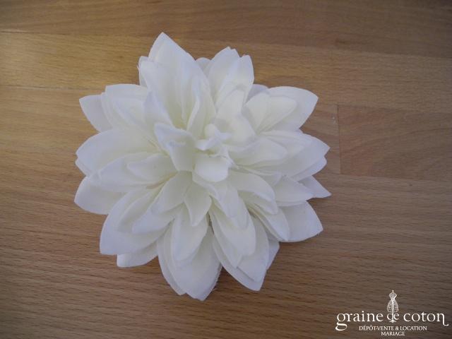 Dalia en tissu ivoire (fleur pince broche cheveux)