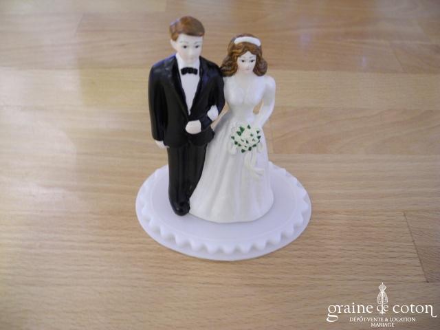 Couple de mariés à poser sur le gâteau