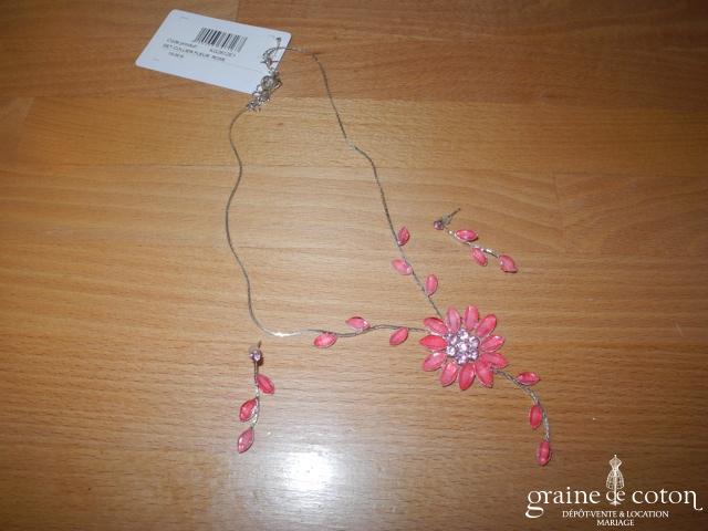 Parure (collier) argentée avec fleur en verre rose