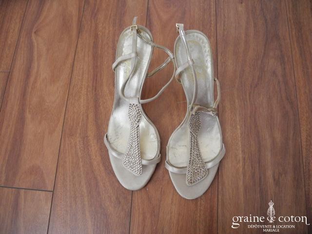 Bata - Sandales (chaussures) dorées