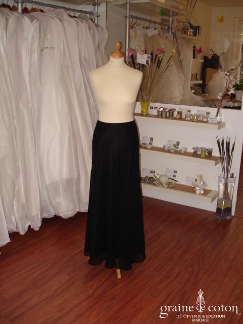 Jupe longue noire, forme tulipe, en voile (non stocké en boutique, essayage sur demande)