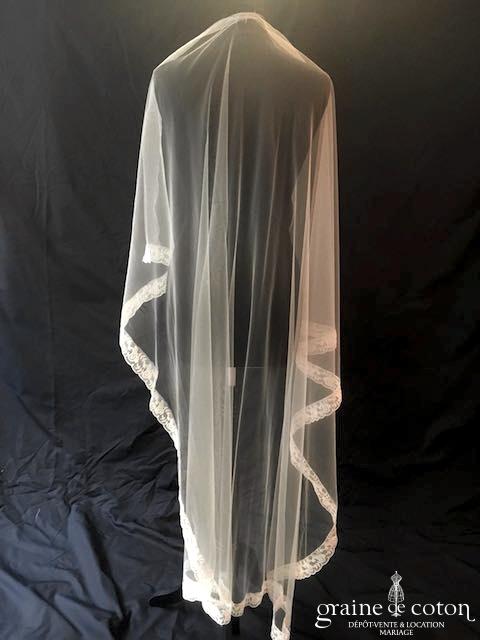 Création - Voile long de 2 mètres en voile souple ivoire bordé de dentelle de coton