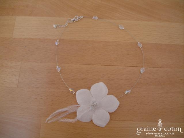 Au fil perlé - Tour du cou 1 rang avec fleur et perles transparentes