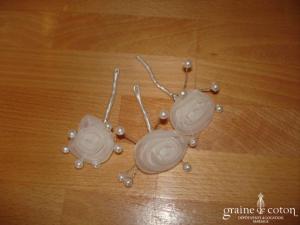 Pics à chignons perles et fleurs en organza blanc - Lot de 3