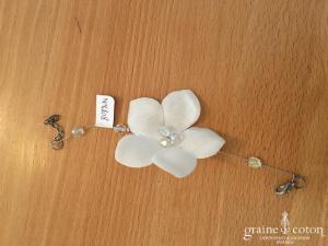 Création - Bracelet fleur câblé avec perles transparentes