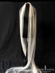 Amarildine - Voile long de 4 mètres en tulle ivoire clair irisé fluide bords bruts