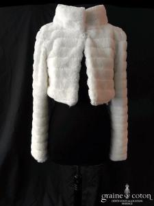 Bianco Evento - Boléro / manteau en fausse fourrure ivoire à boutons avec col et manches longues