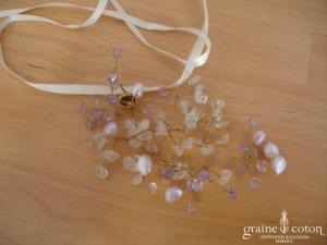 Collier avec perles transparentes et violettes